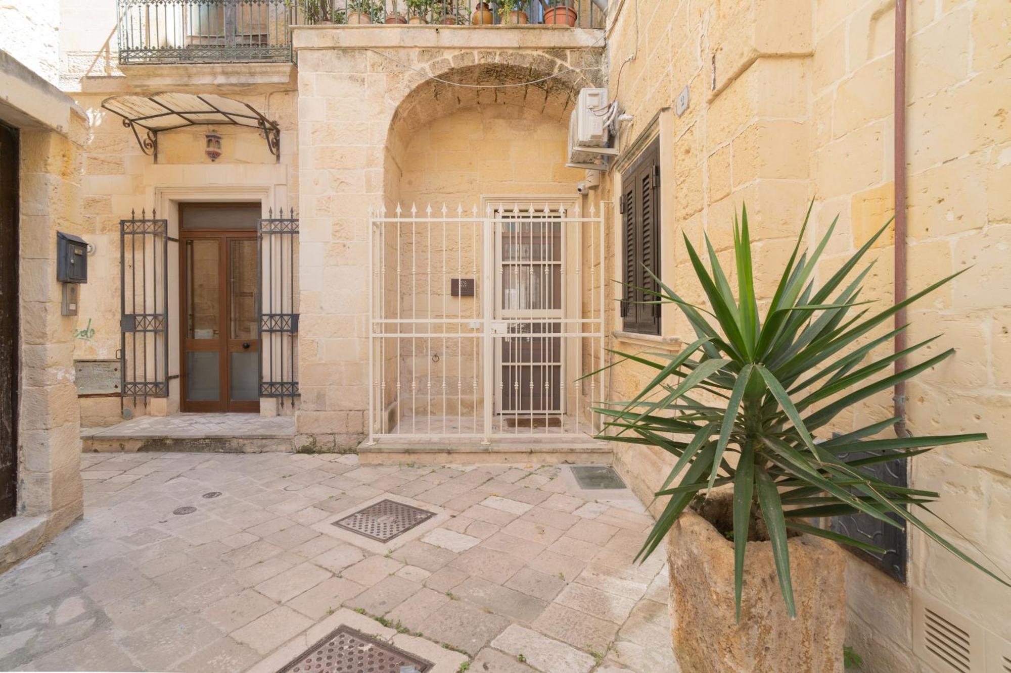 Dimora Barocca Apartment Irene Lecce Zewnętrze zdjęcie